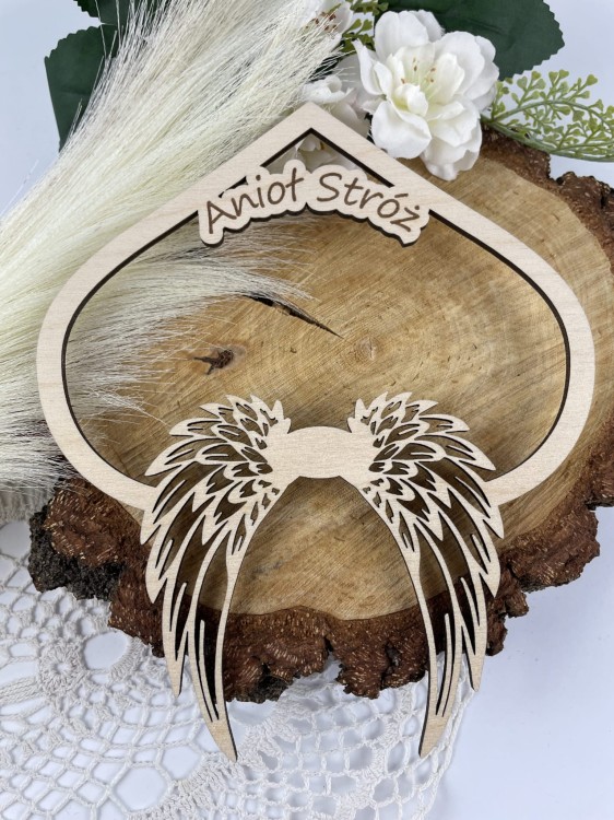 Obręcz z grawerem Anioł Stróż i skrzydełkami. Materiał sklejka drewniana Wielkość 16 cm