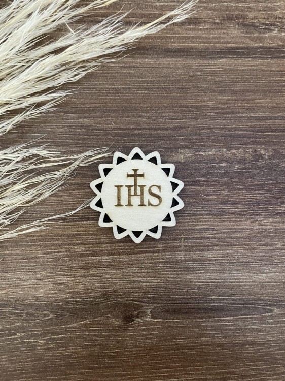 Emblemat z grawerem IHS. Hostia. Wzór 6. Kolor sklejka drewniana Wielkość 2,5 cm