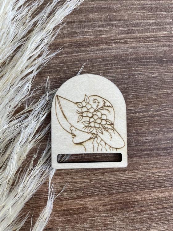 Baza zakładka do książki. Grawer. Kobieta w kapeluszu. Wzór 6. Materiał bazy sklejka drewniana