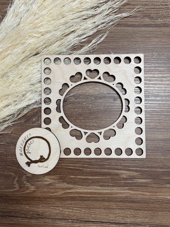 Chustecznik baza 13,5 x 13,5. Kwadrat. Wieczko wzór 2. materiał sklejka drewniana Lakier polakierowanie