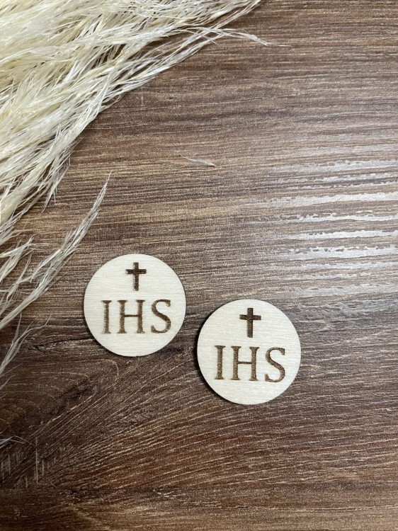 Emblemat okrągły z grawerem IHS. Hostia. Wzór 1. Materiał sklejka drewniana Wielkość 2,5 cm