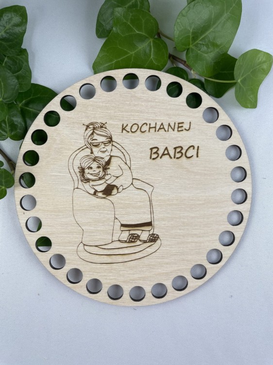 Baza wieczko do koszyka. Kochanej Babci. Wzór 1 Materiał bazy sklejka drewniana Średnica 15 cm. Lakier bez polakierowania