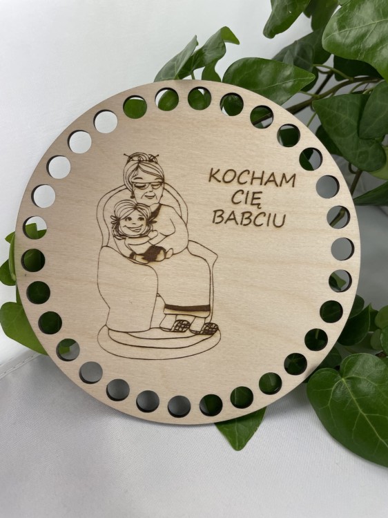 Baza wieczko do koszyka. Kocham Cię Babciu. Wzór 1. Materiał bazy sklejka drewniana Średnica 15 cm. Lakier bez polakierowania