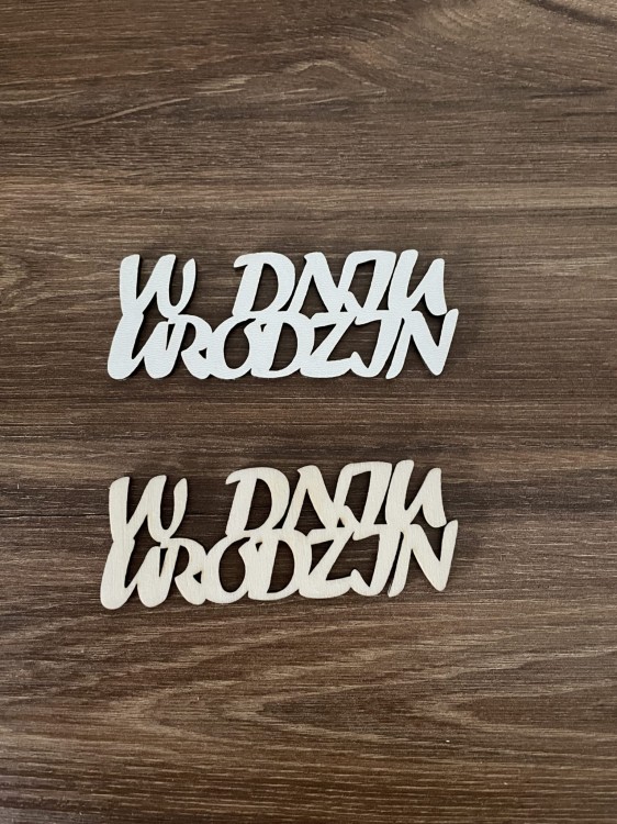 Napis. W dniu urodzin. Wzór 1. kolor sklejka drewniana