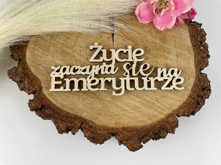 Życie zaczyna się na emeruturze  napis sklejka.JPG