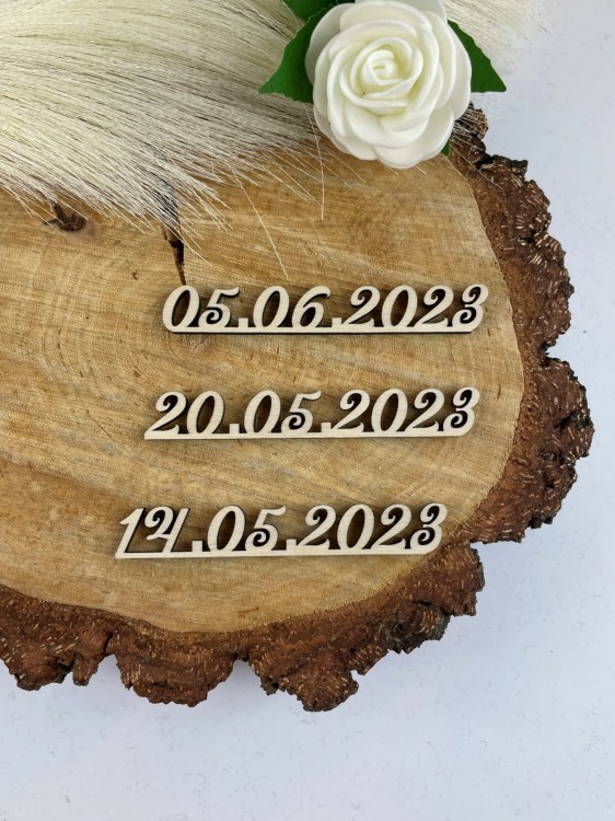Napis. Dowolna data. Materiał sklejka drewniana