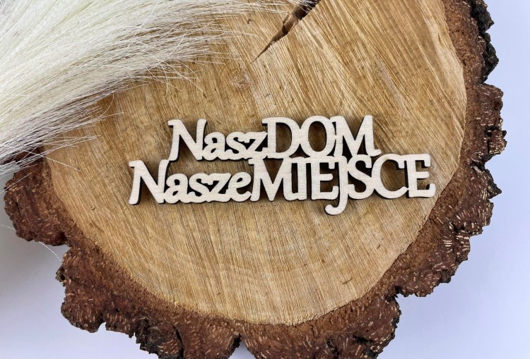 Napis. Nasz Dom Nasze Miejsce. Kolor sklejka drewniana